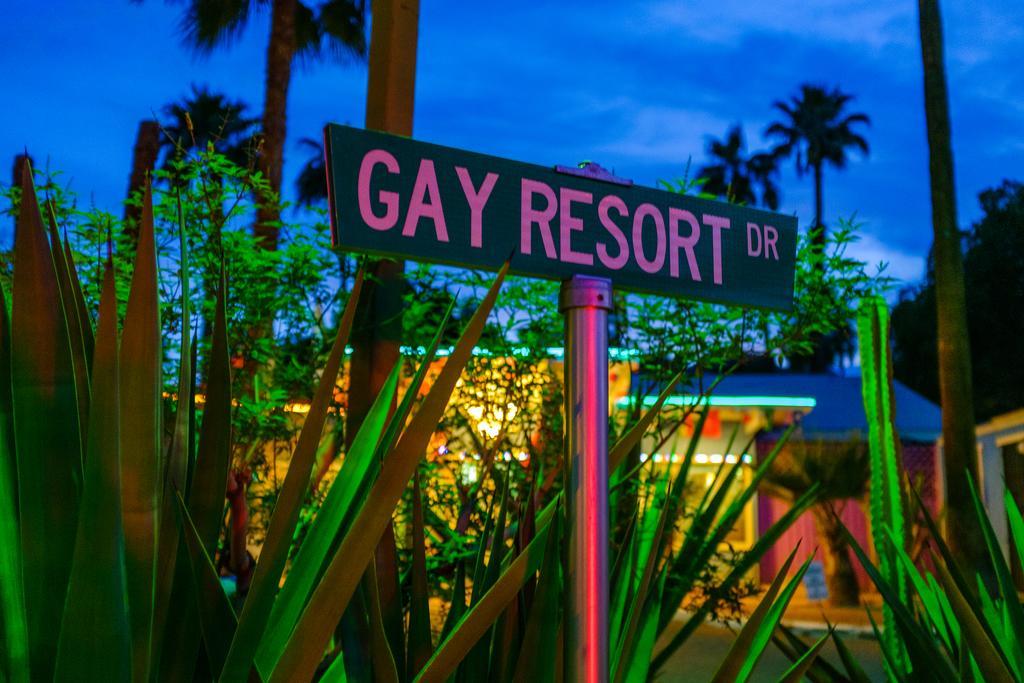 Ccbc Resort Hotel - A Gay Men'S Resort 커씨드럴 시티 외부 사진