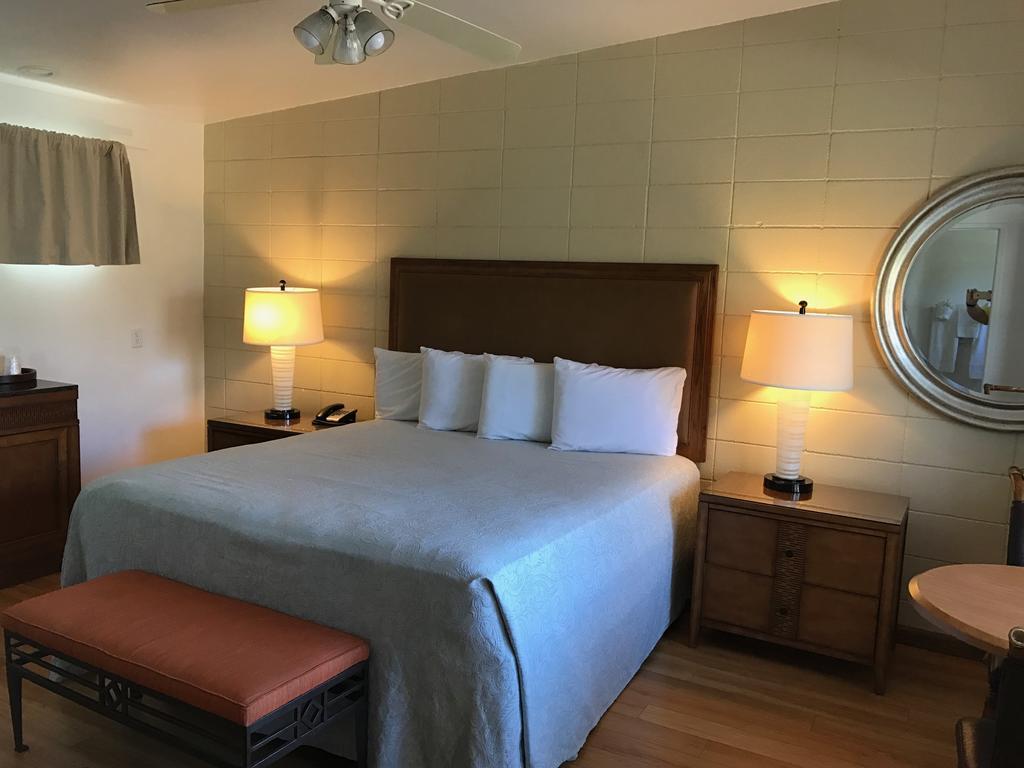 Ccbc Resort Hotel - A Gay Men'S Resort 커씨드럴 시티 외부 사진