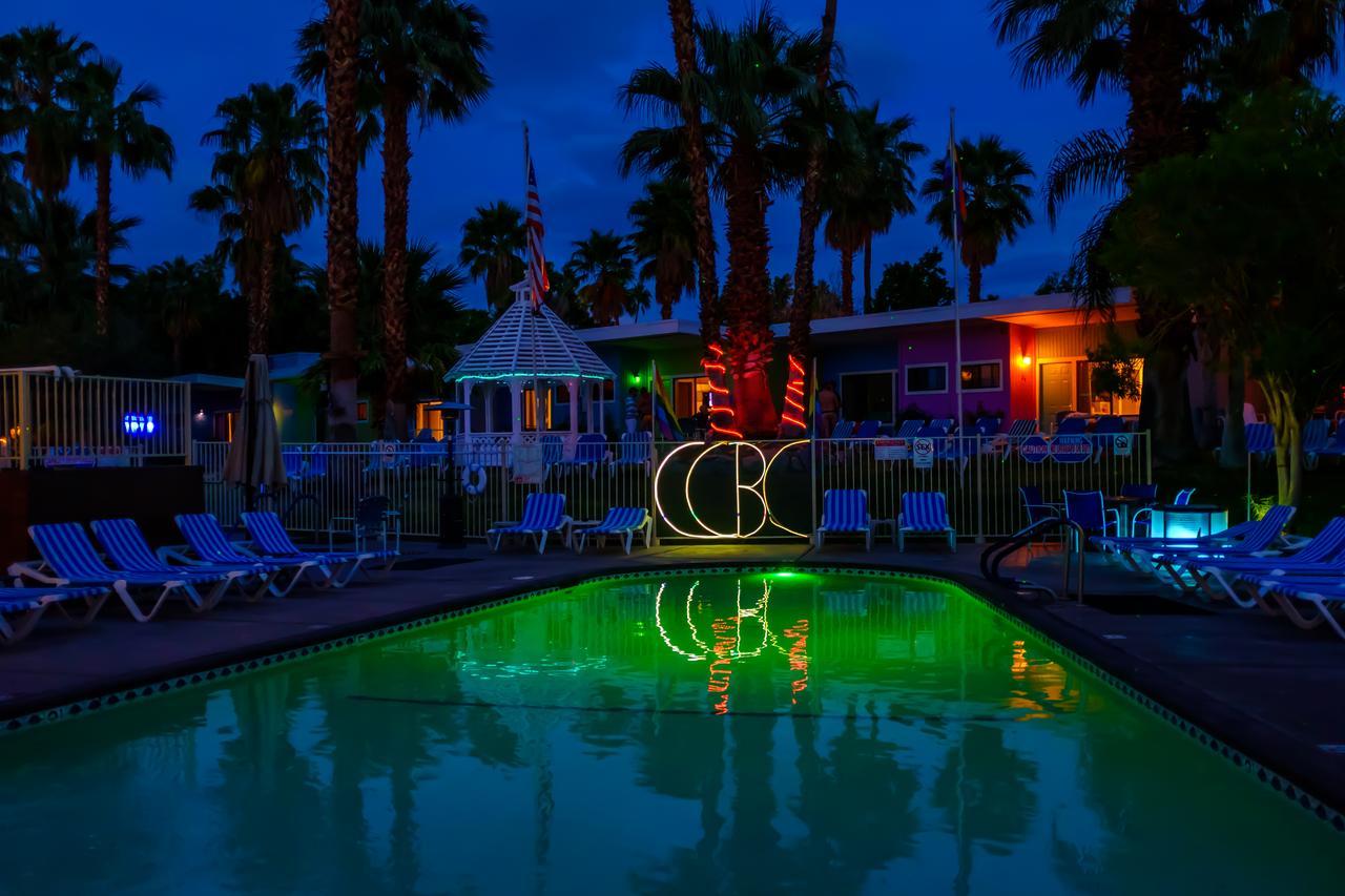 Ccbc Resort Hotel - A Gay Men'S Resort 커씨드럴 시티 외부 사진