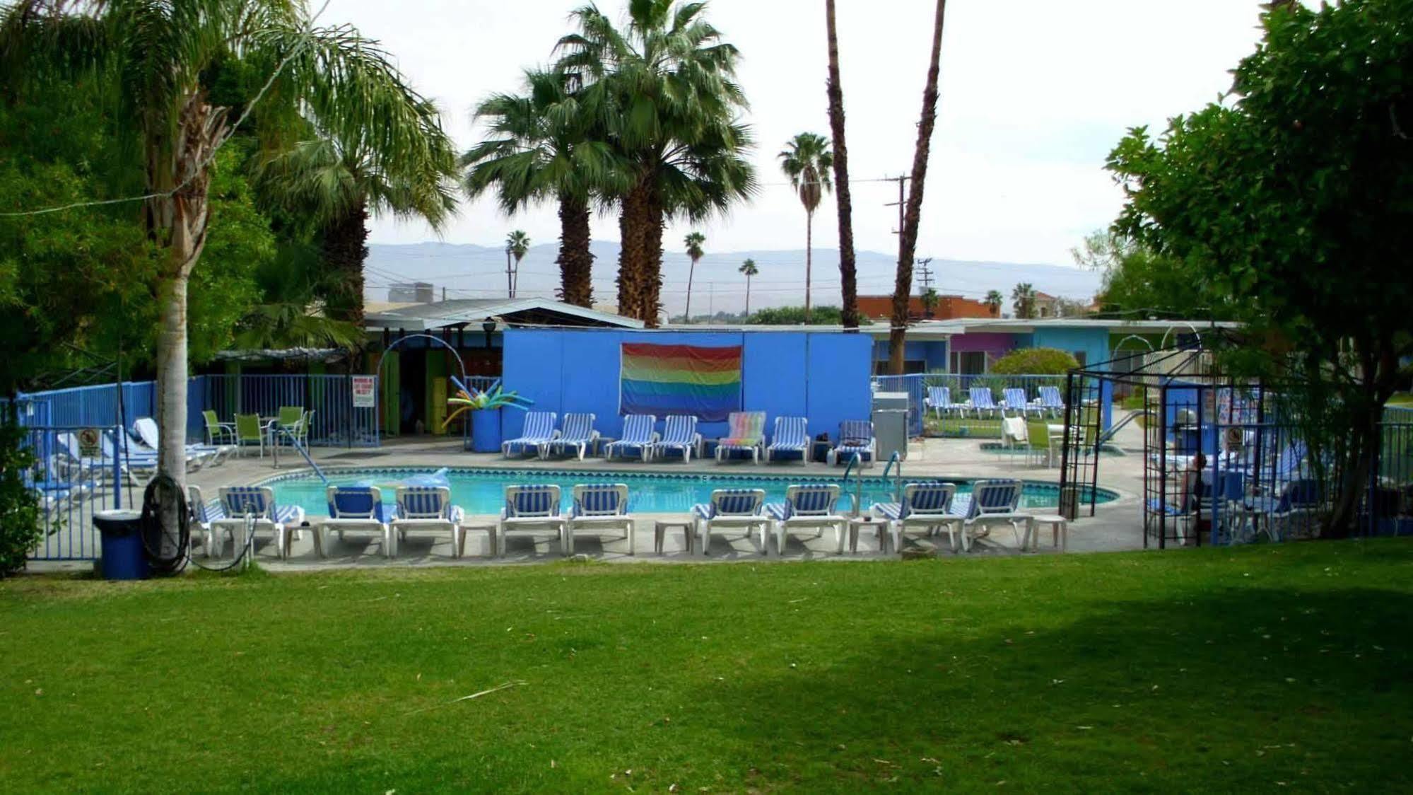 Ccbc Resort Hotel - A Gay Men'S Resort 커씨드럴 시티 외부 사진